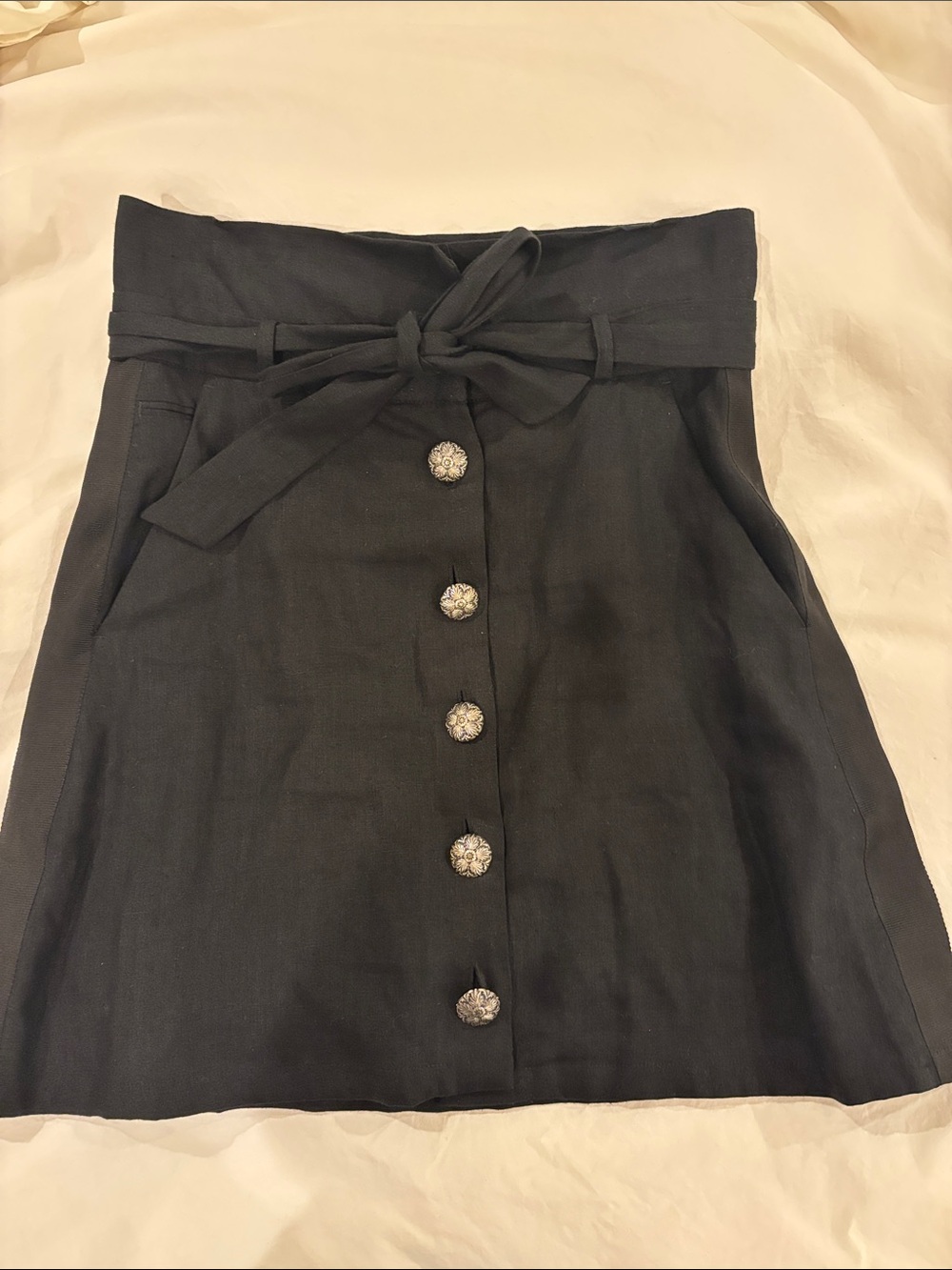 High-Waist Black Linen Button-Front Skirt with Tie Waist